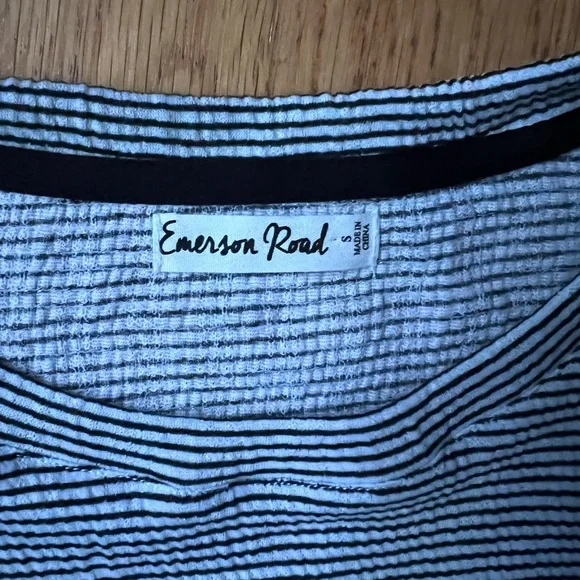 SOLD 90’s daisy top NEW - Picture 2 of 3